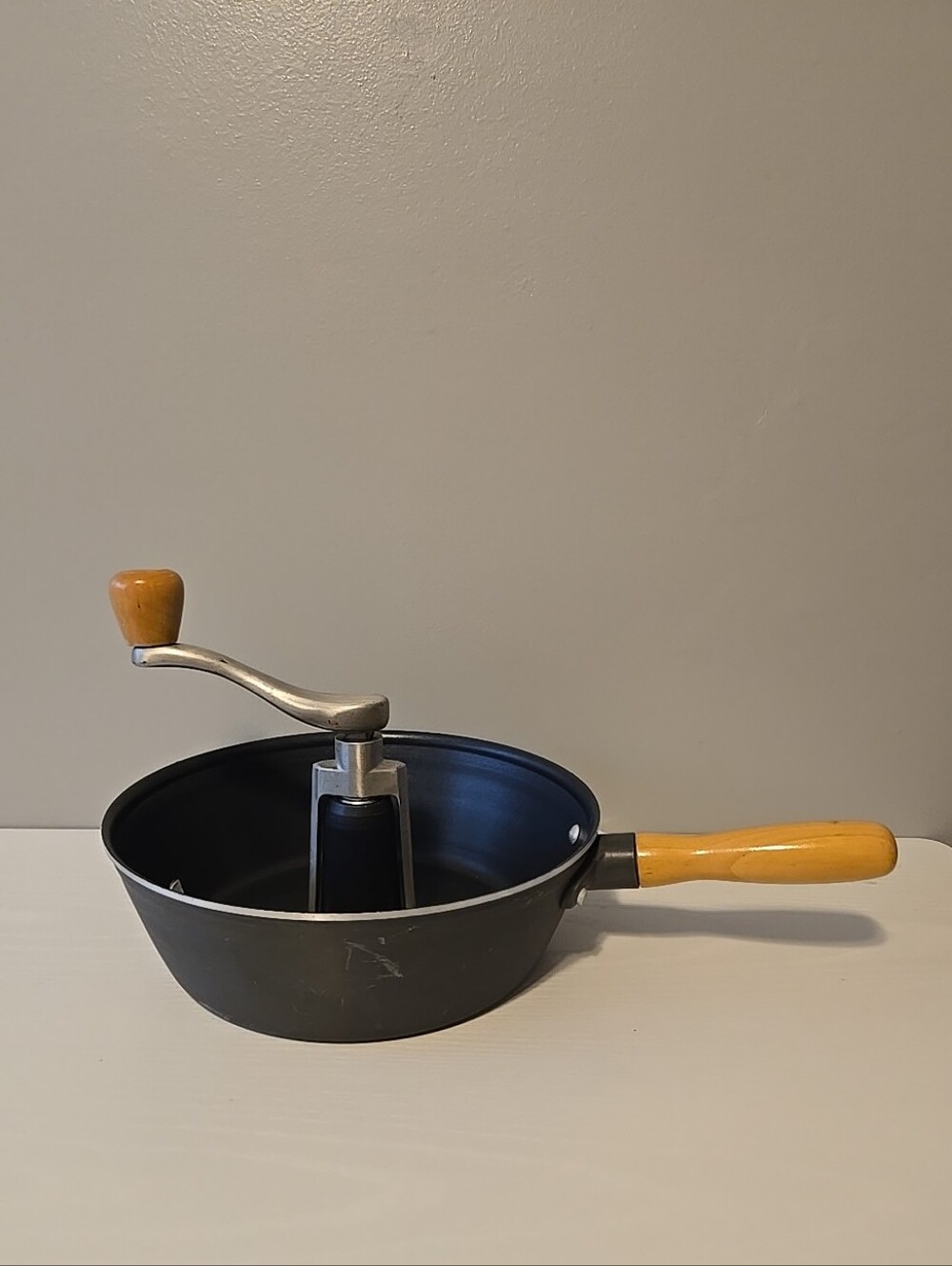 Victorio Glaze-n-Roast Pan Nut Roaster VKP1215. Almonds Pecan Walnuts Peanuts